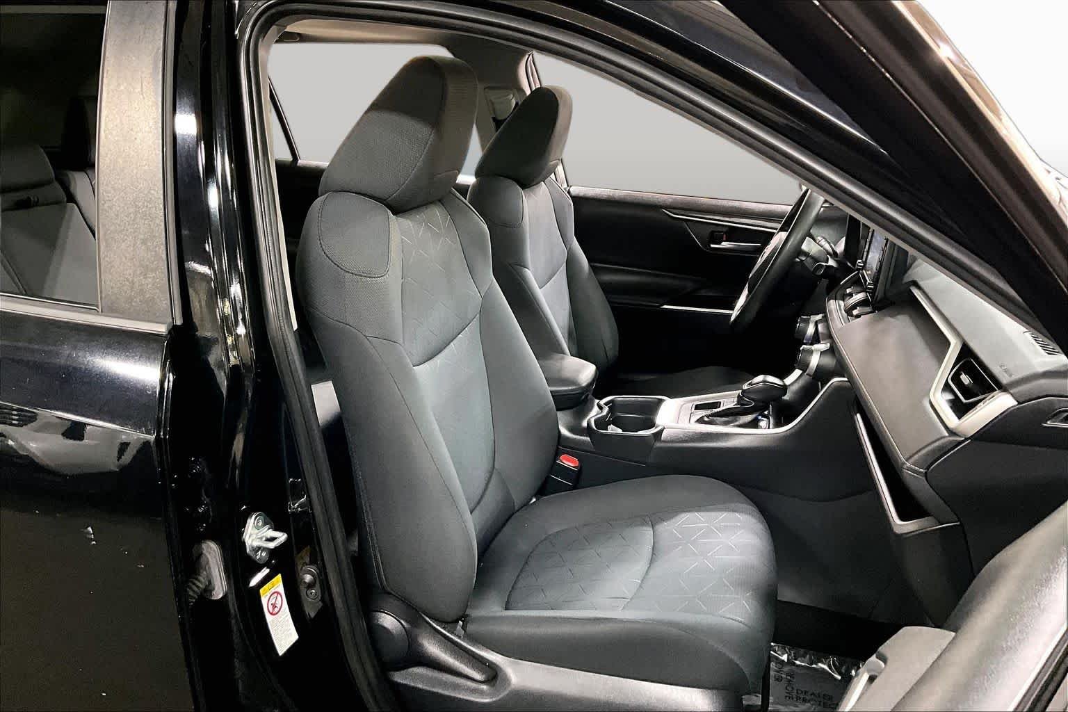 Used 2019 Midnight Black Metallic Toyota XLE image 9
