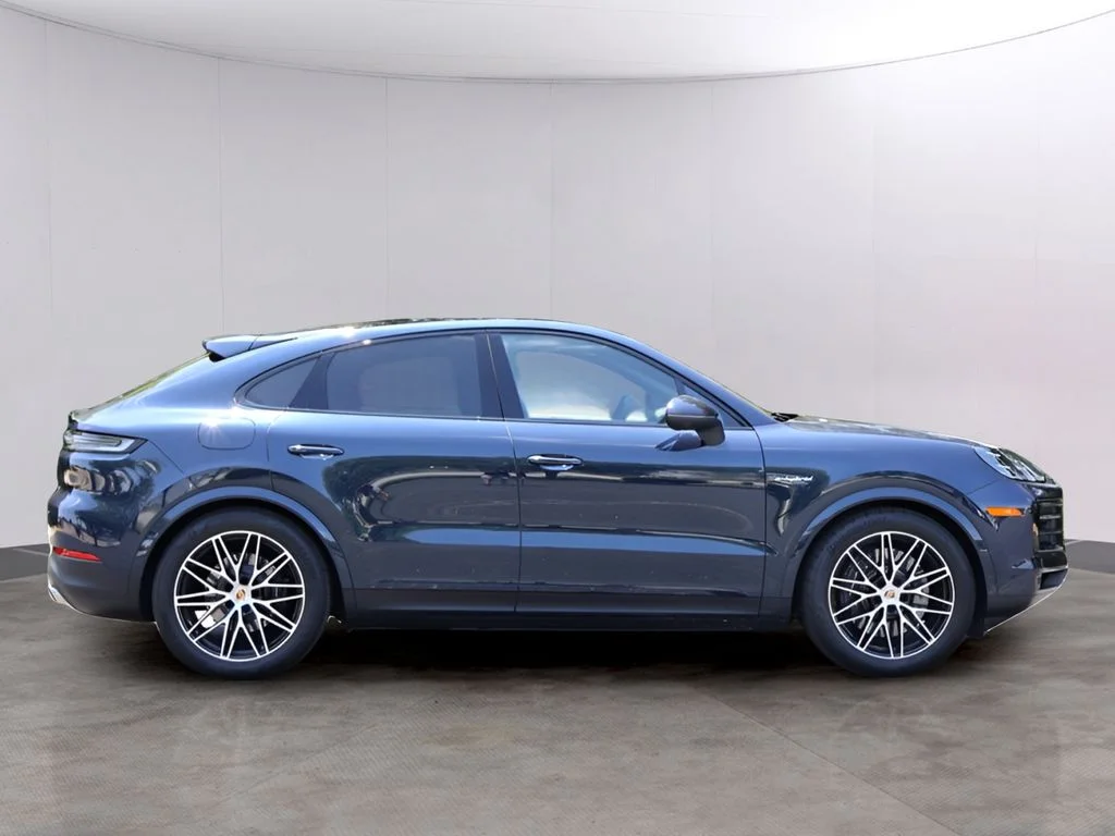 Certified Used 2026 Algarve Blue Metallic Porsche  image 9