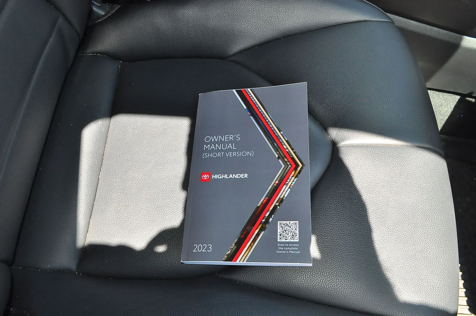 Used 2023 Gray Toyota XLE image 23