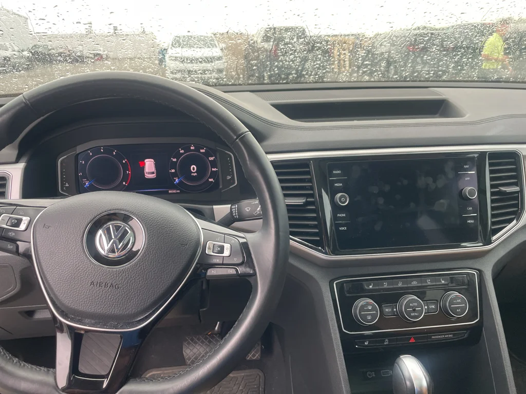 Used 2019 Pure White Volkswagen 3.6L V6 SEL Premium image 9
