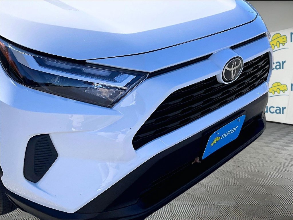 Used 2025 White Toyota XLE image 32