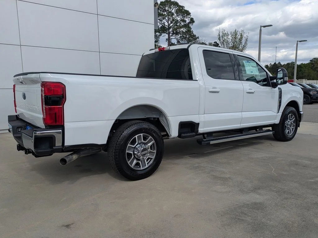 New 2026 Oxford White Ford Lariat image 4