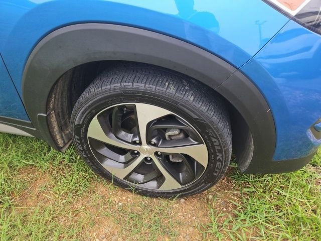 Used 2018 Blue Hyundai Value image 3