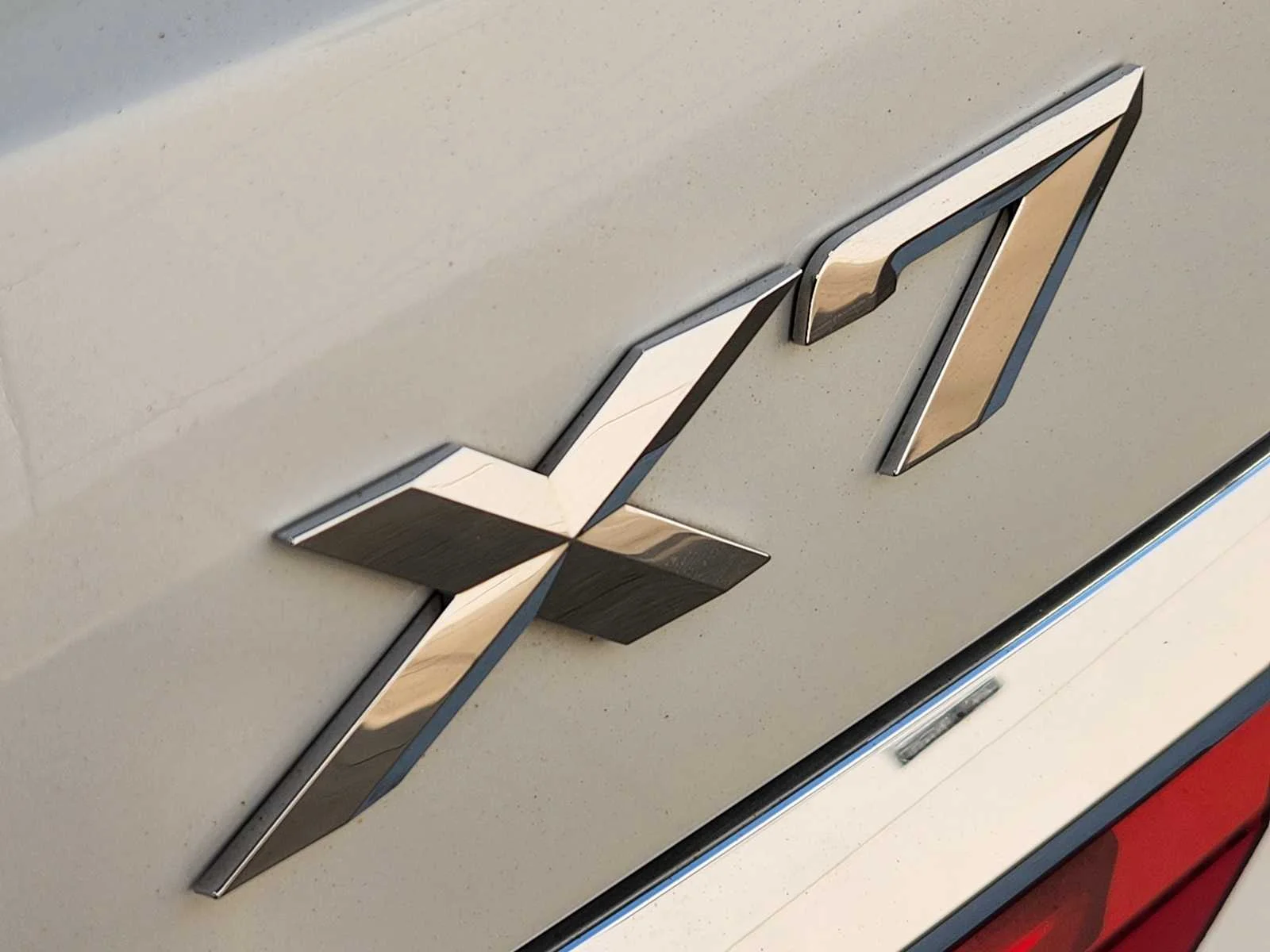 Used 2022 Mineral White Metallic BMW xDrive40i image 6