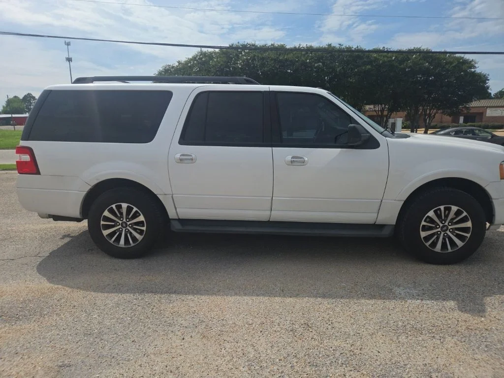 Used 2017 White Ford XLT image 8