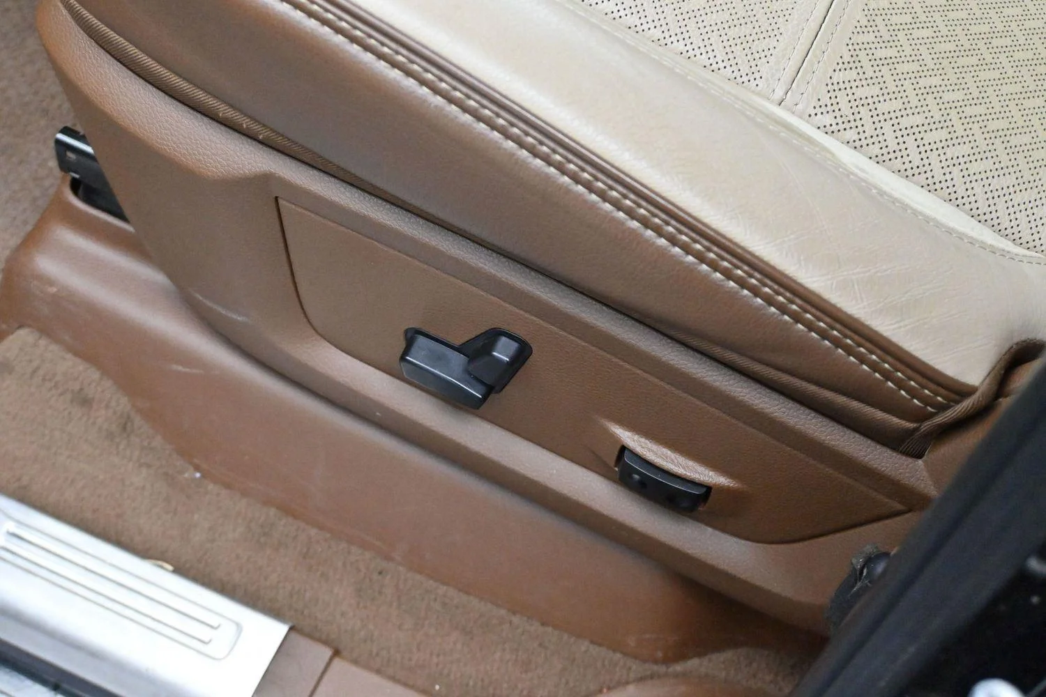 Used 2019 Black Forest Green Pearlcoat Ram Laramie image 13