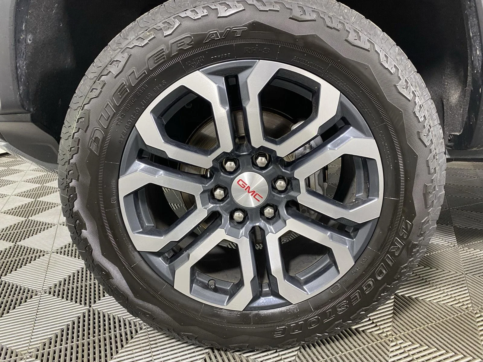 Used 2024 Onyx Black GMC 4WD AT4 image 10