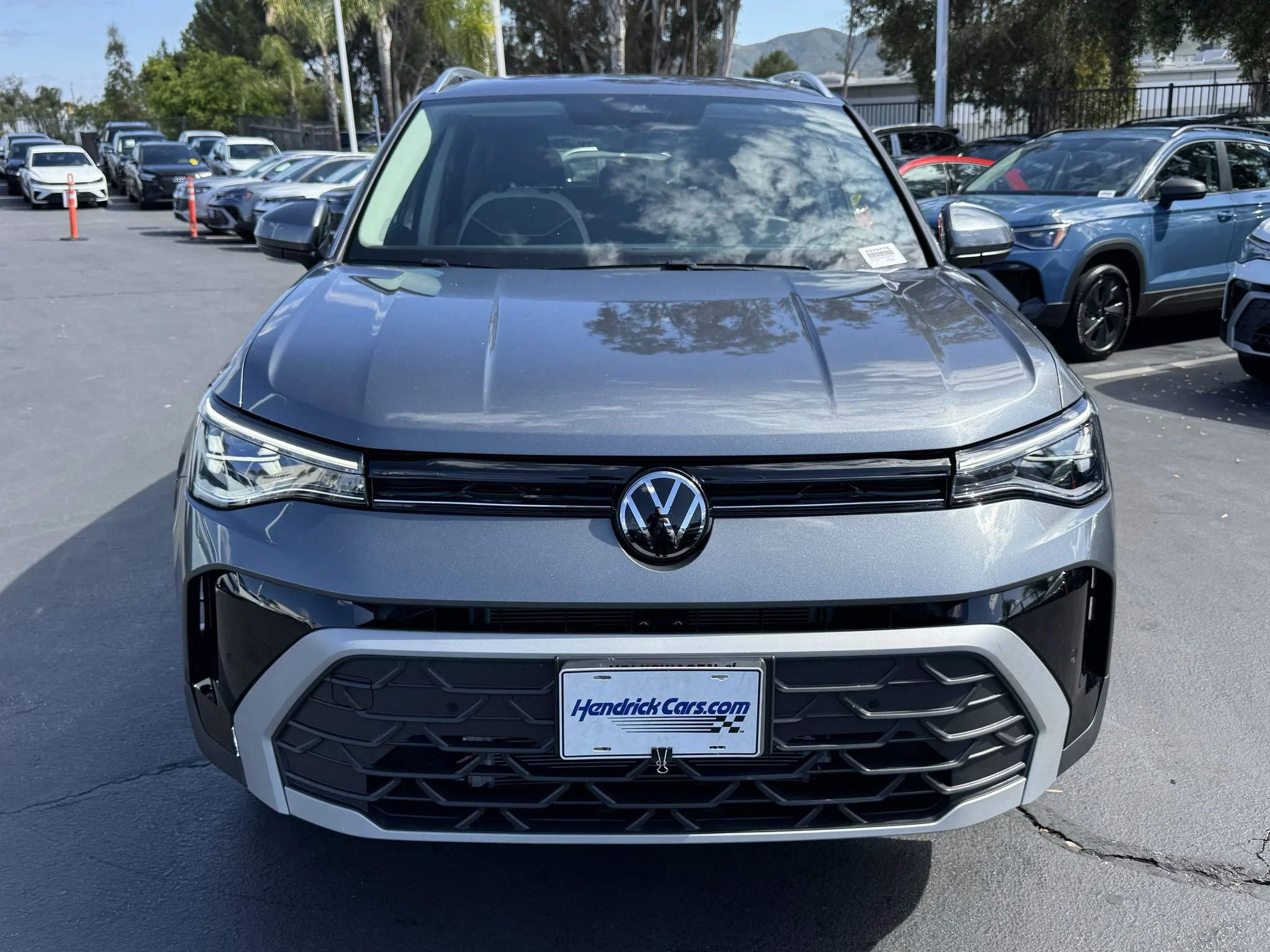Used 2025 Platinum Gray Metallic Volkswagen SE image 2