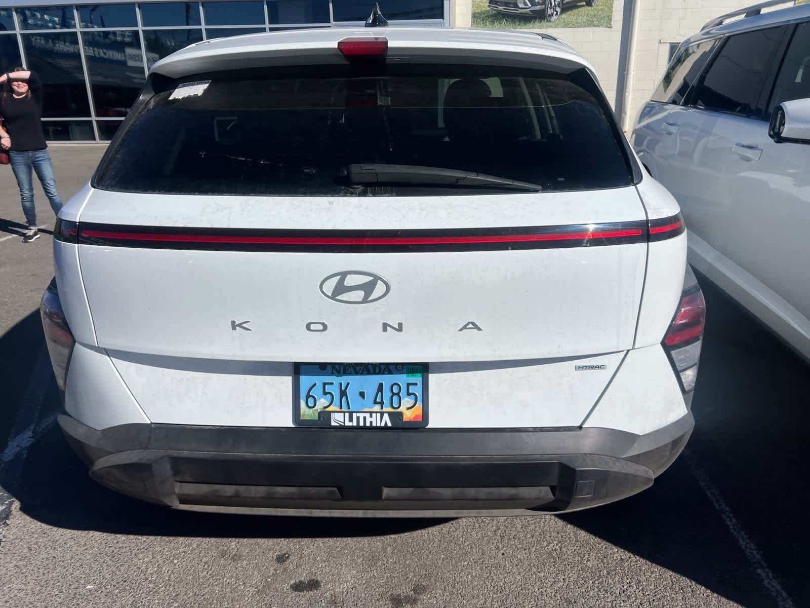 Certified Used 2025 Atlas White Hyundai SE image 3