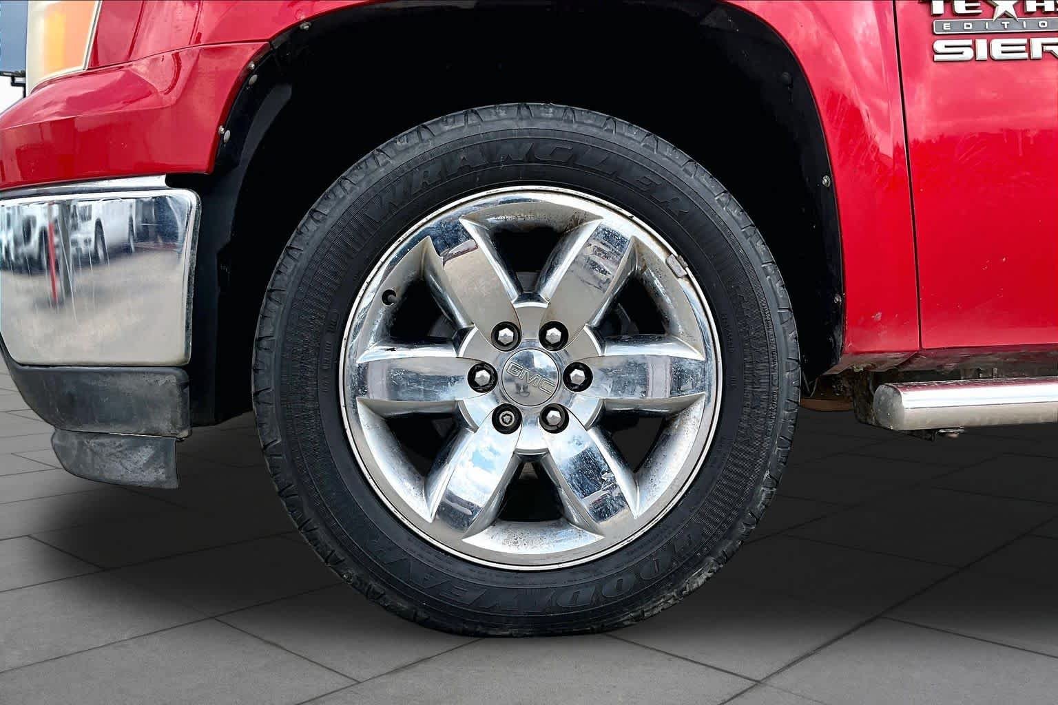 Used 2013 Fire Red GMC SLE image 10