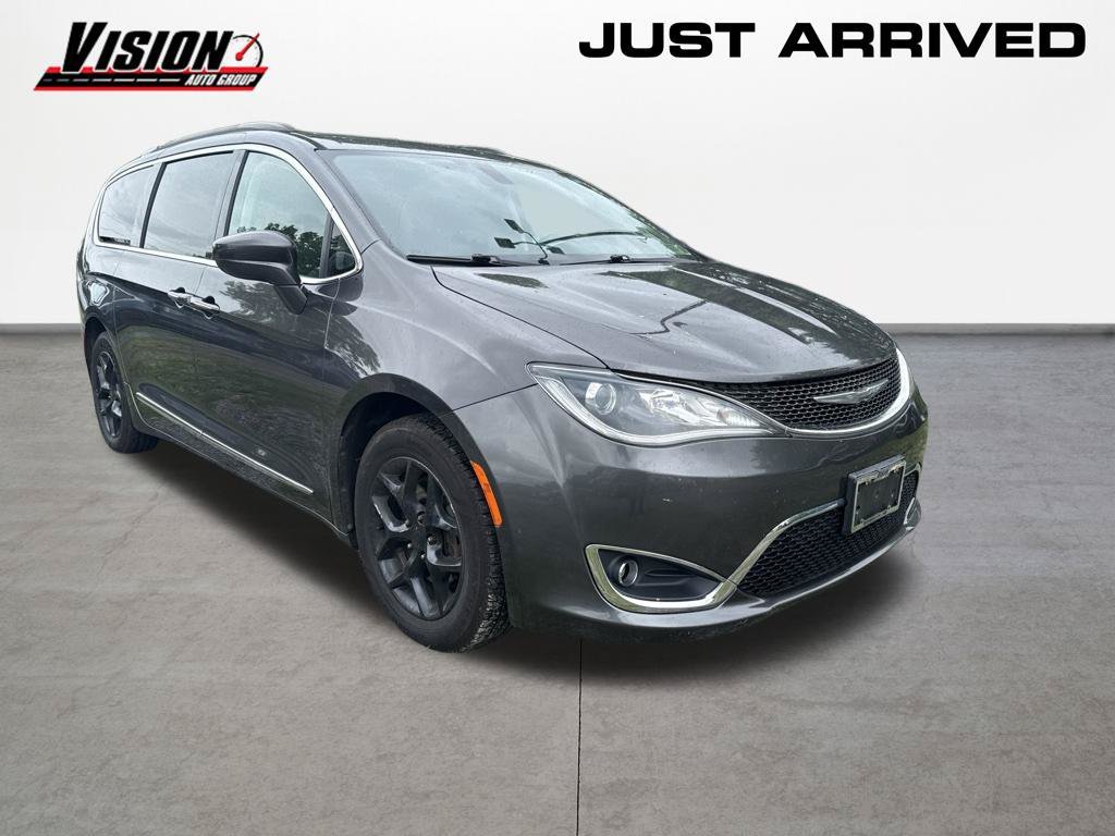 Used 2017 Gray Chrysler Touring L image 6