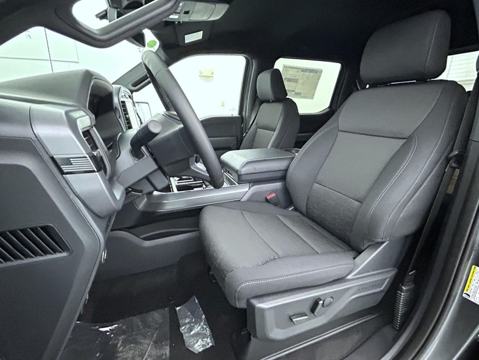 New 2026 Carbonized Gray Metallic Ford XLT image 10