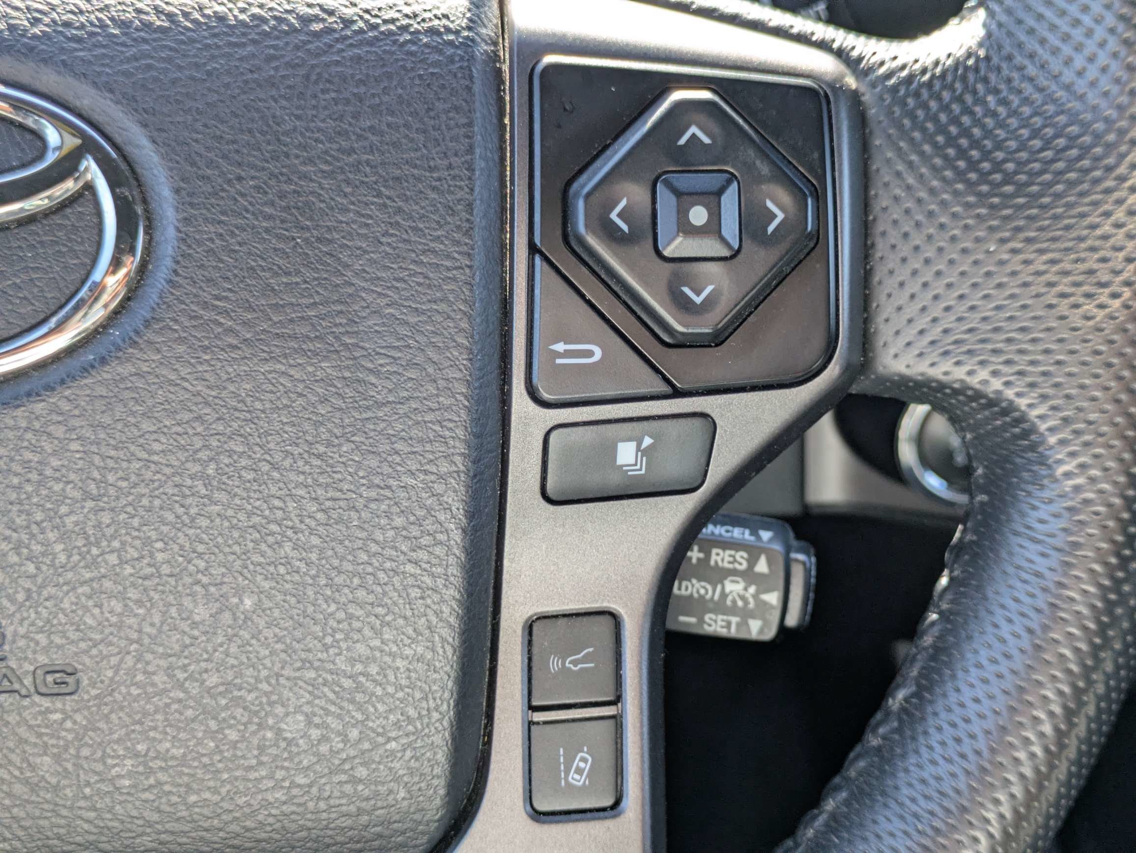 Used 2023 White Toyota  image 25