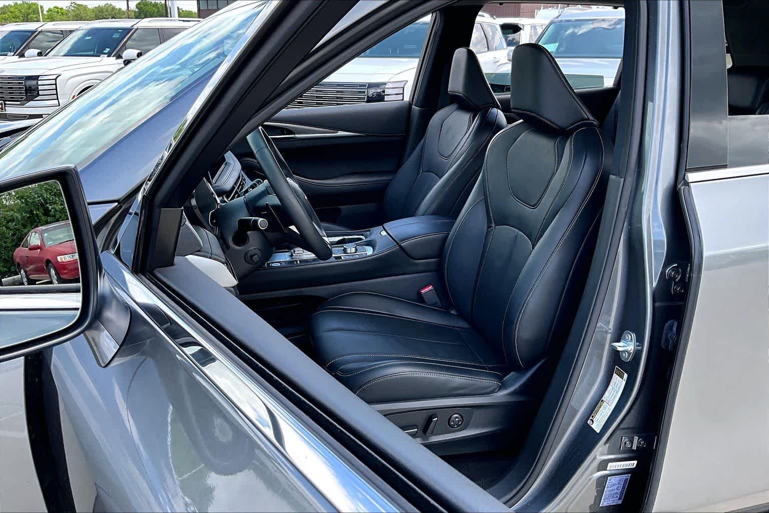 Used 2023 Graphite Shadow INFINITI LUXE image 8