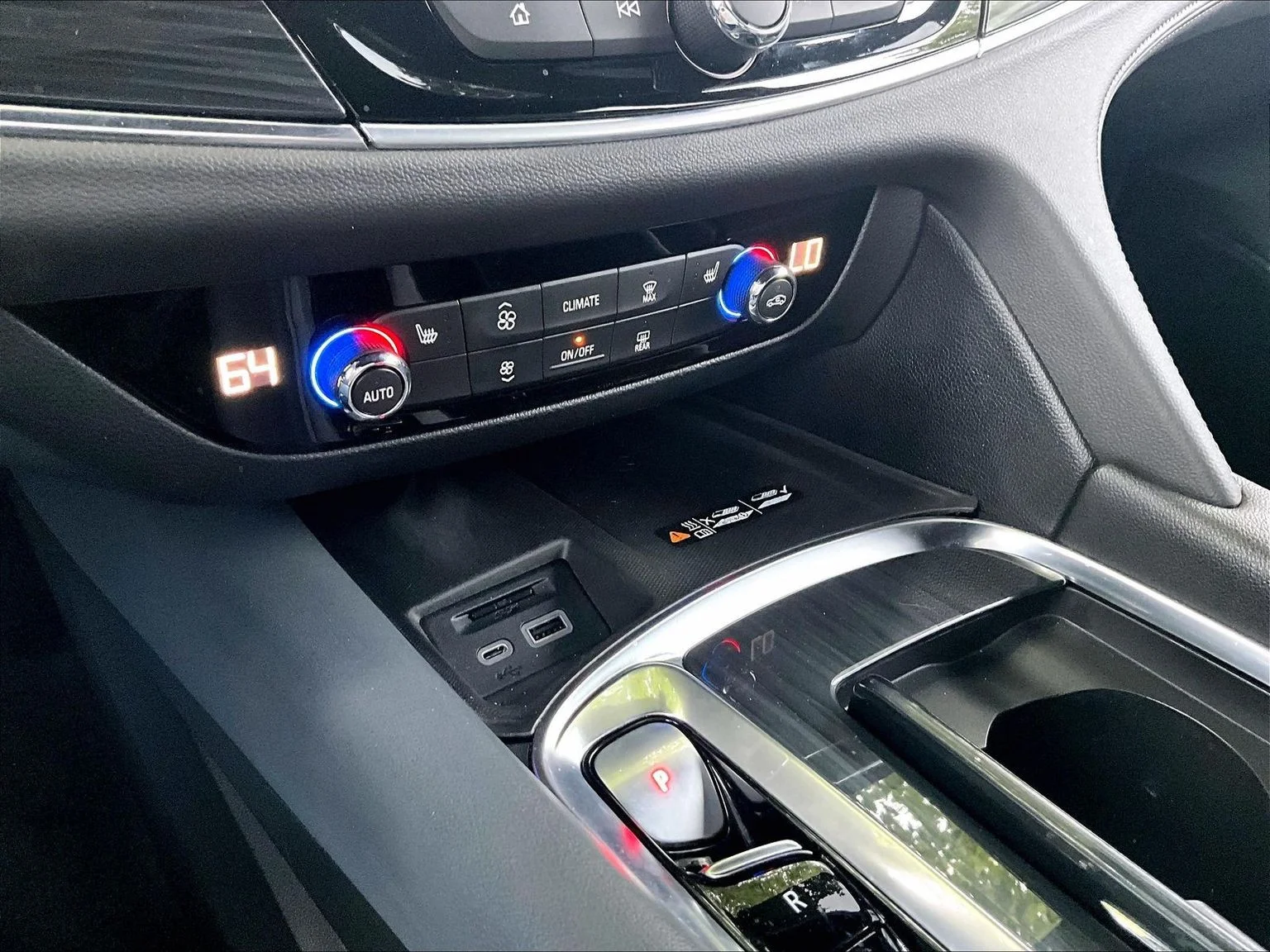 Used 2022 Black Buick Essence image 33