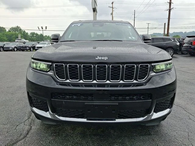 Used 2025 Black Jeep Laredo image 2