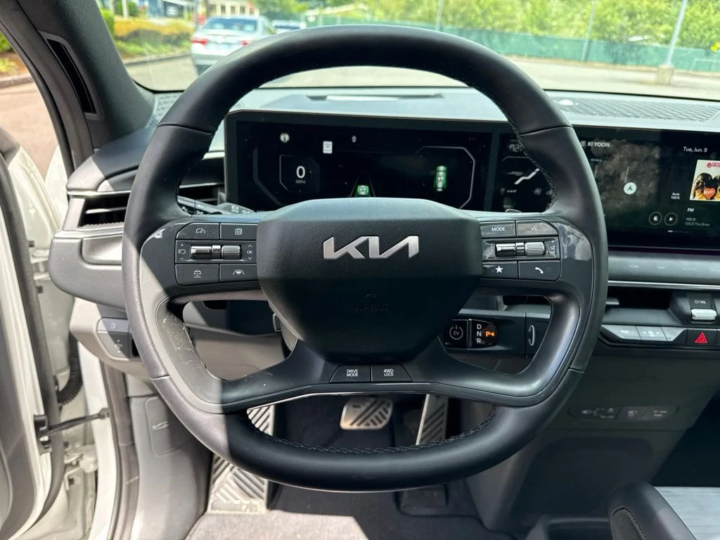 Used 2024 Snow White Pearl Kia GT-Line image 11