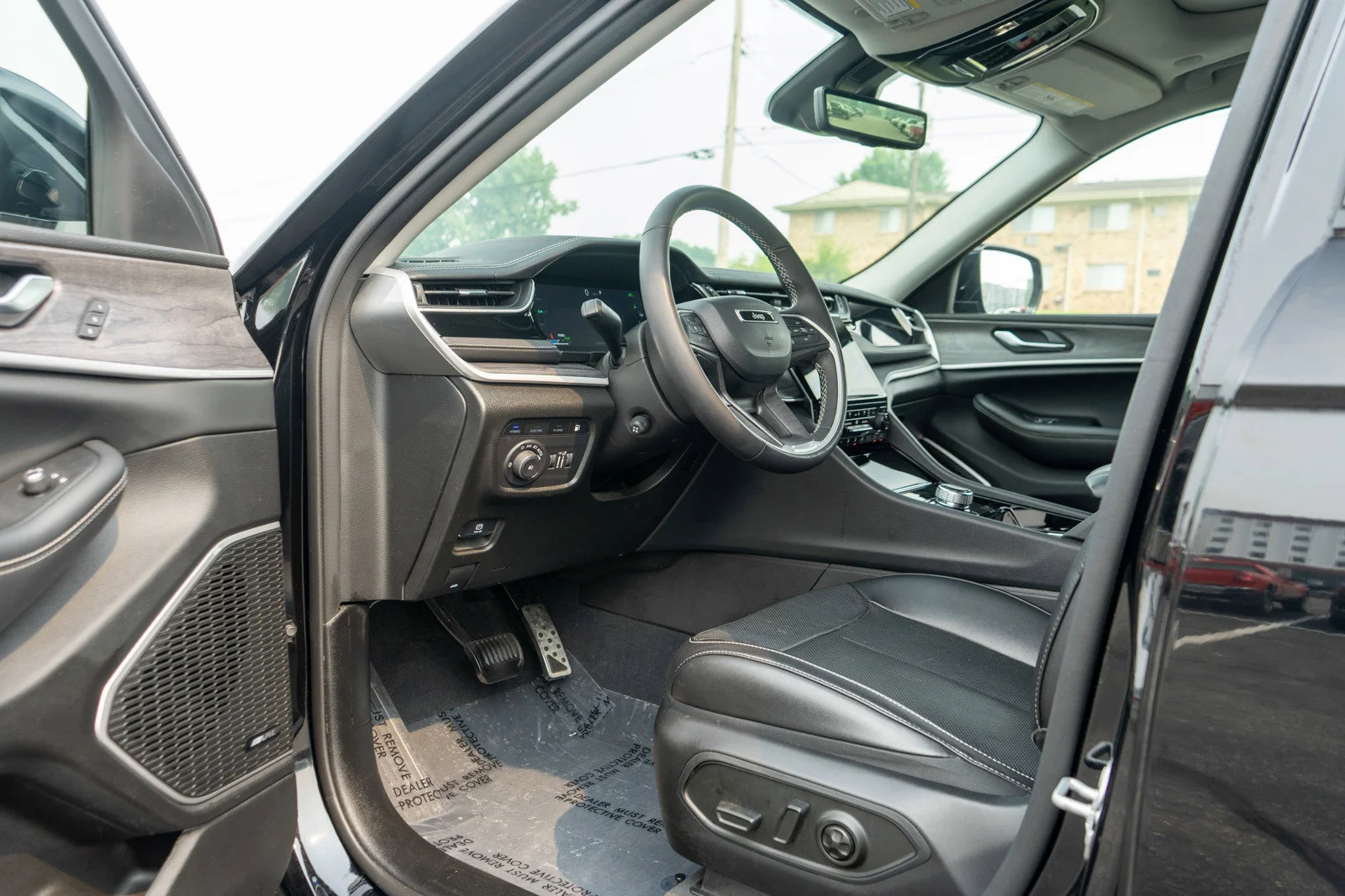 Used 2022 Diamond Black Crystal Pearlcoat Jeep 4xe image 14