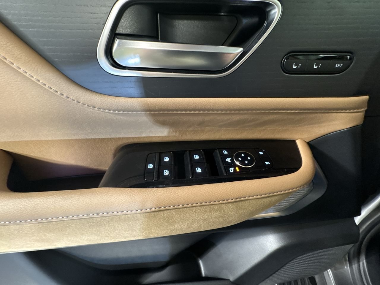 2025 INFINITI QX80 Sensory 4WD - Photo 17