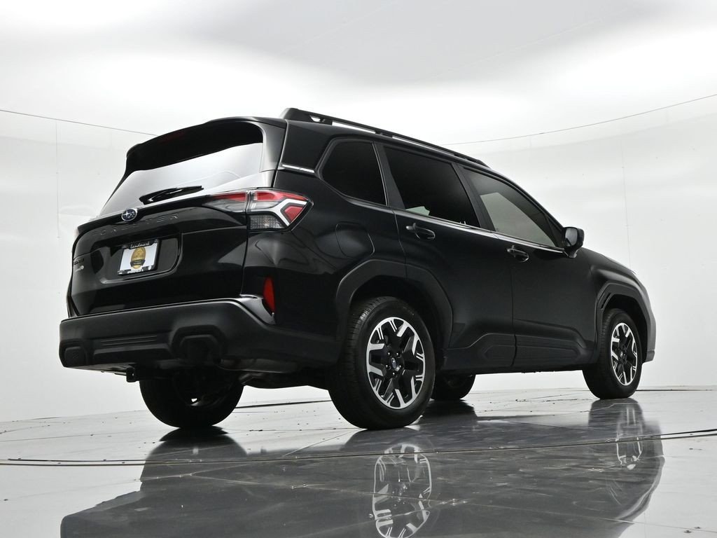 Used 2025 Crystal Black Silica Subaru Premium image 19