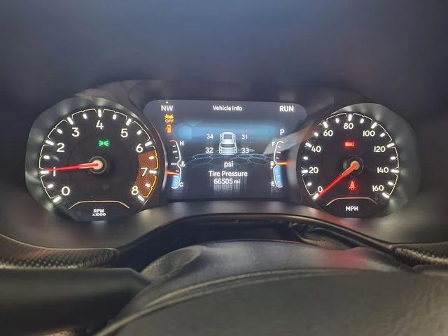 Used 2023 Crystal Metallic Jeep Trailhawk image 15