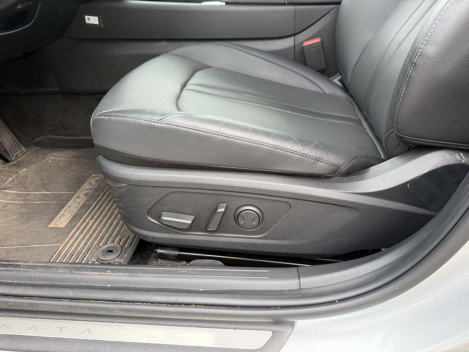 Used 2025 Aero Silver Hyundai Limited image 27