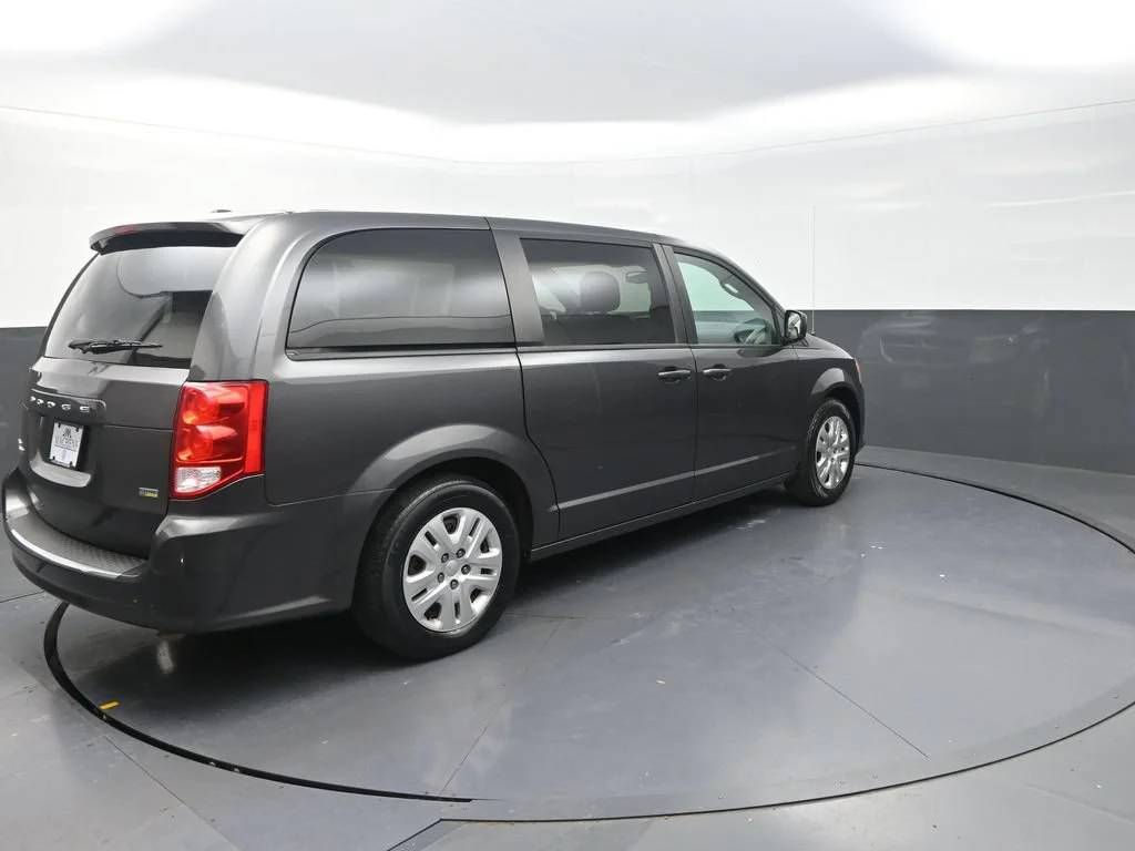 Used 2018 Gray Dodge SE image 10