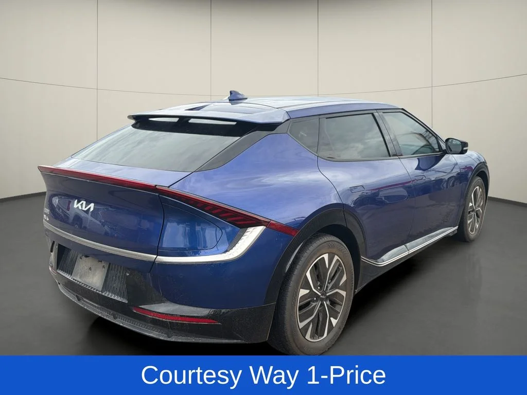 Used 2023 Blue Kia Wind image 9