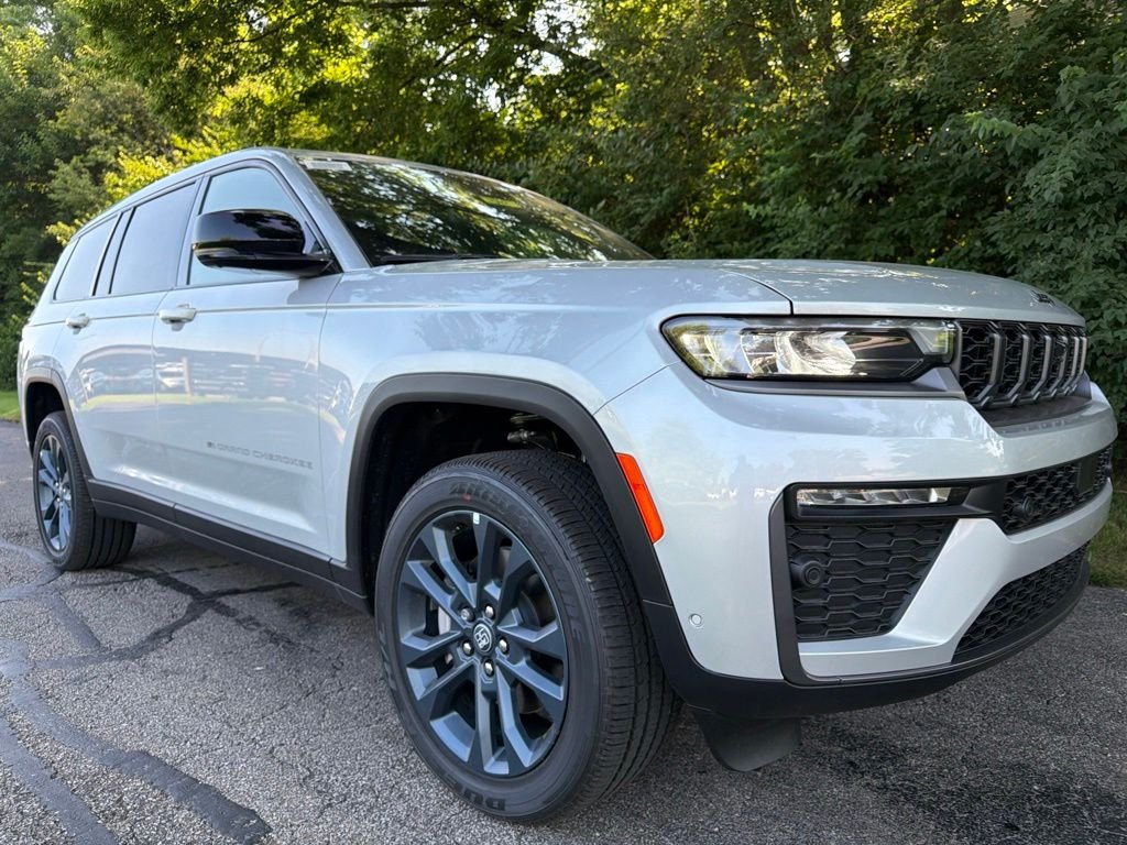 New 2026 Silver Zynith Exterior Paint Jeep Limited image 53