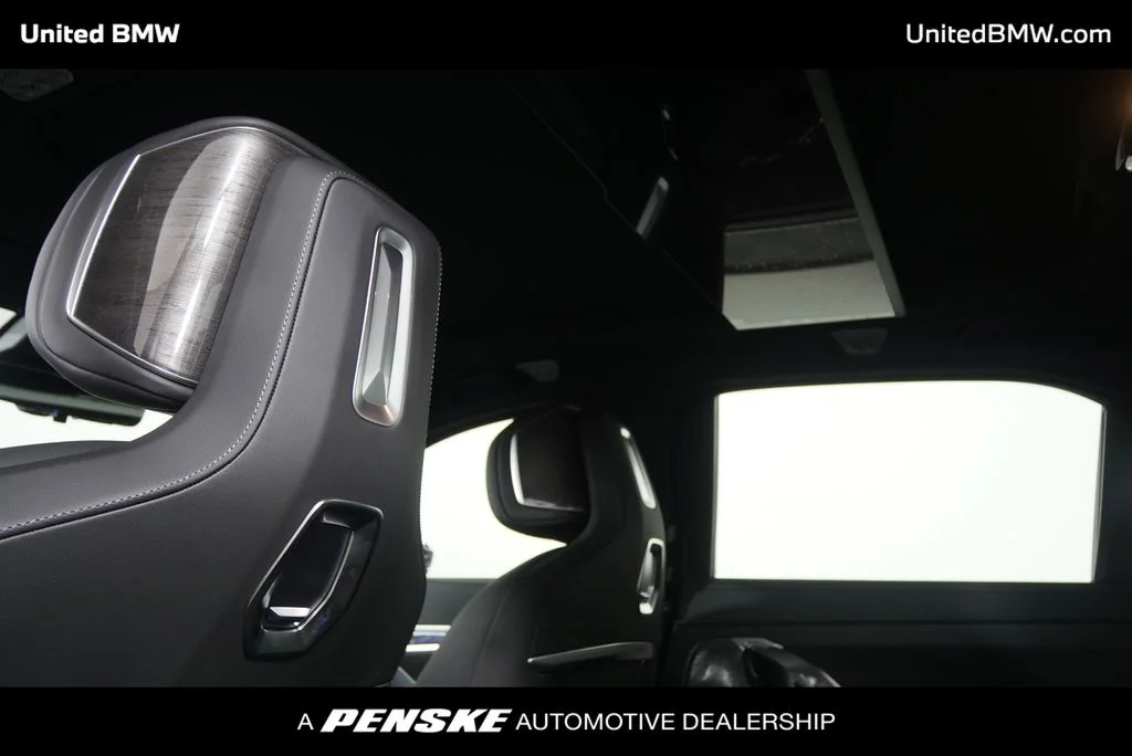 New 2026 Black Sapphire Metallic BMW 760i xDrive image 17