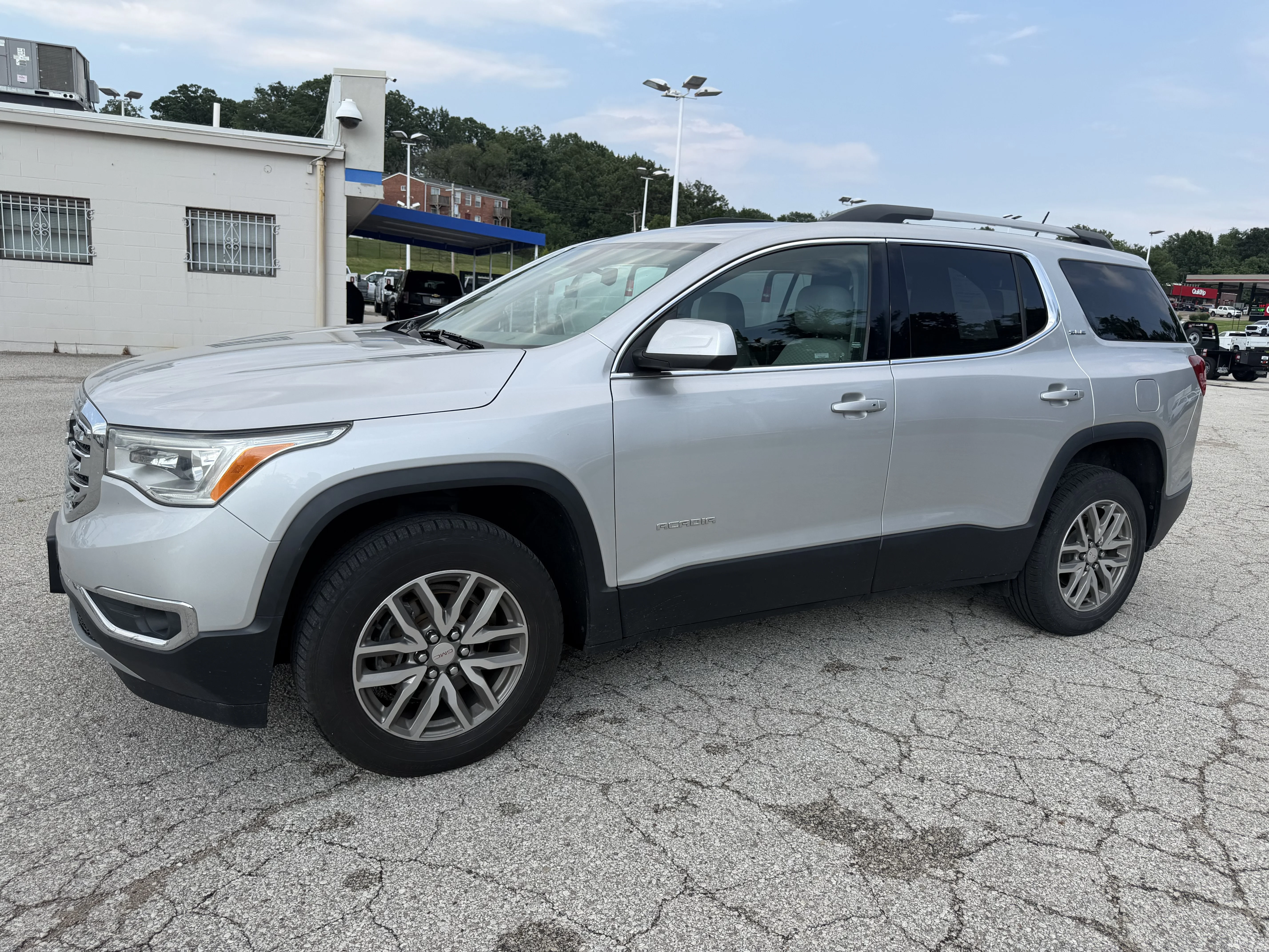 Used 2019 QUICKSILVER METALLIC GMC SLE image 3