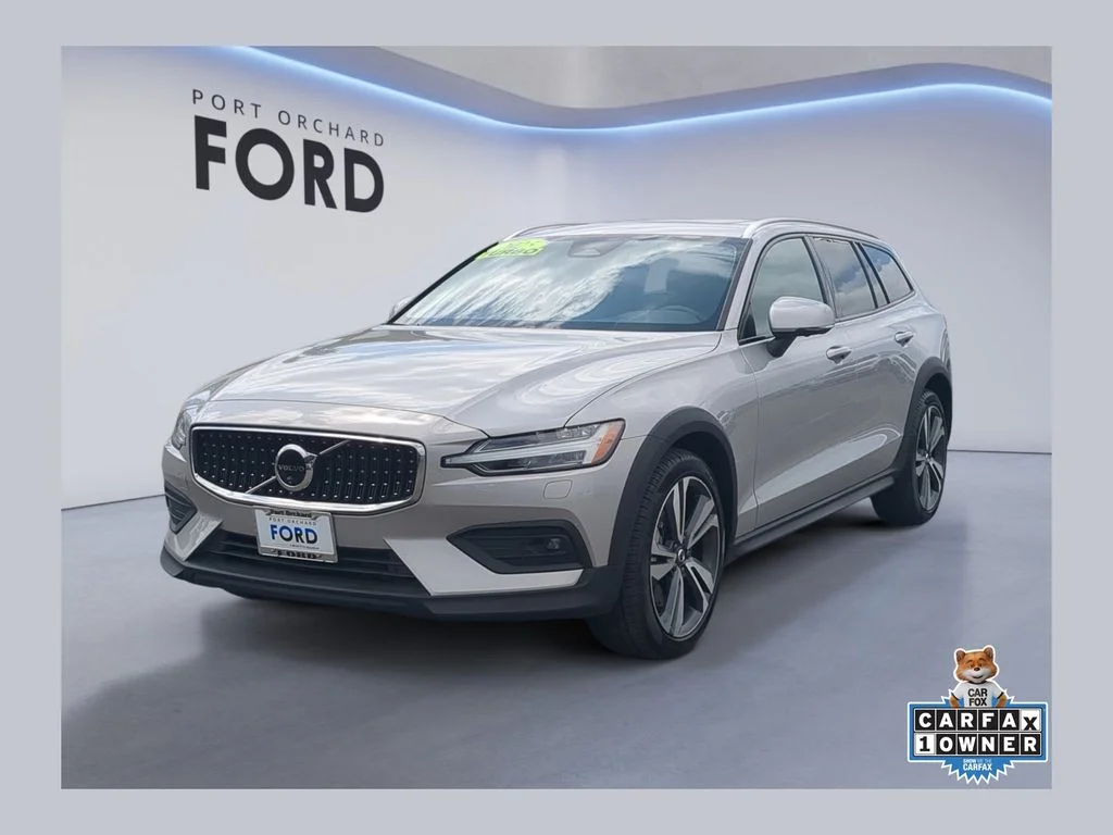2025 Volvo V60 Cross Country B5 Plus AWD's photo