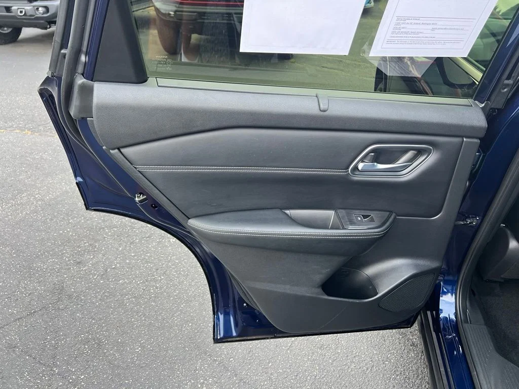 Used 2024 Deep Ocean Blue Nissan Platinum image 15