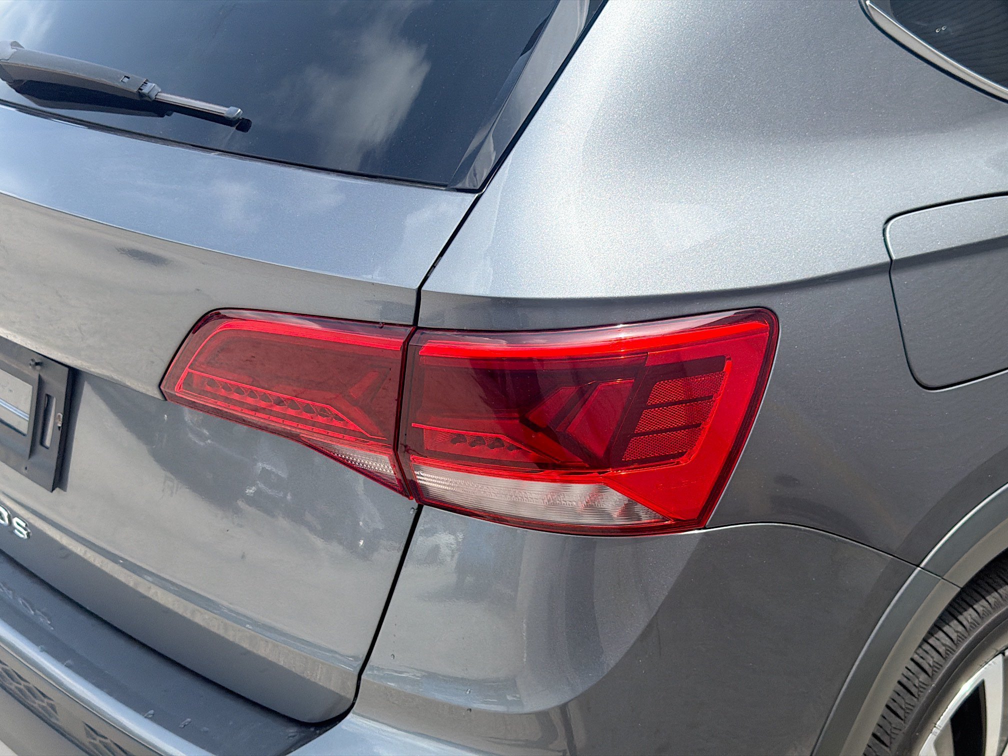 Certified Used 2023 Platinum Gray Metallic Volkswagen SE image 27
