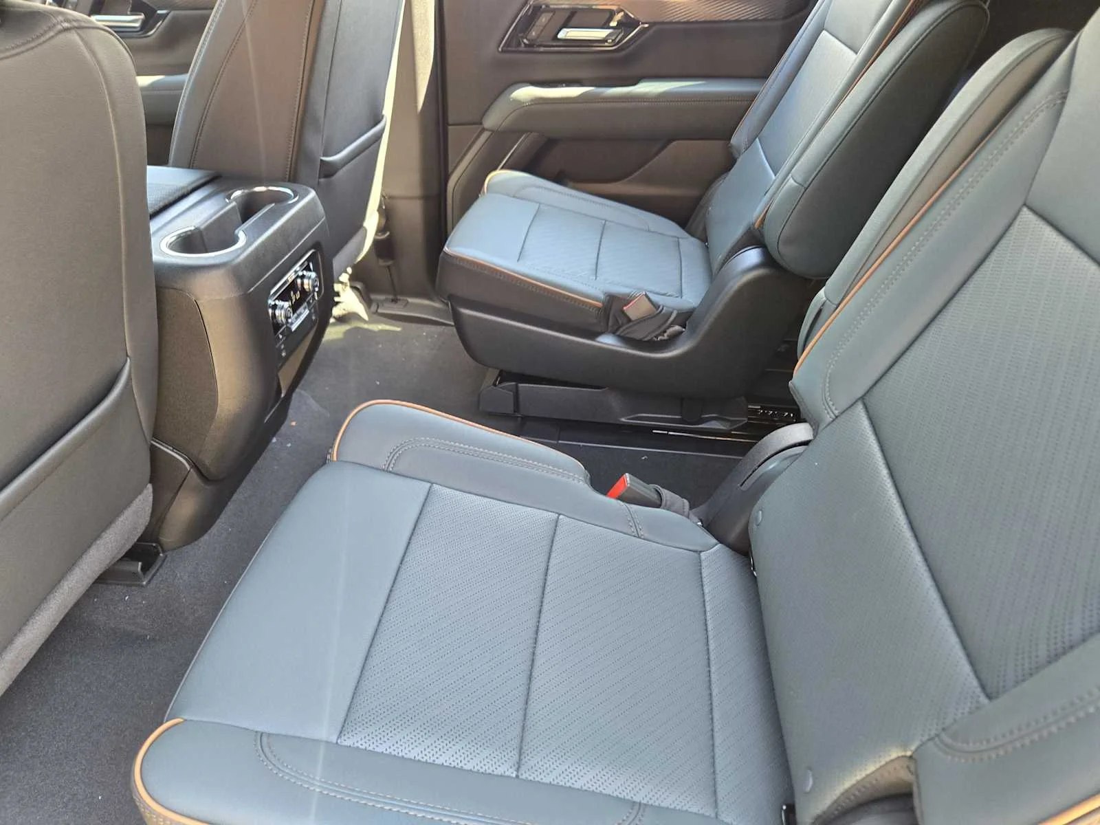 2027 GMC Yukon XL AT4 - Photo 18