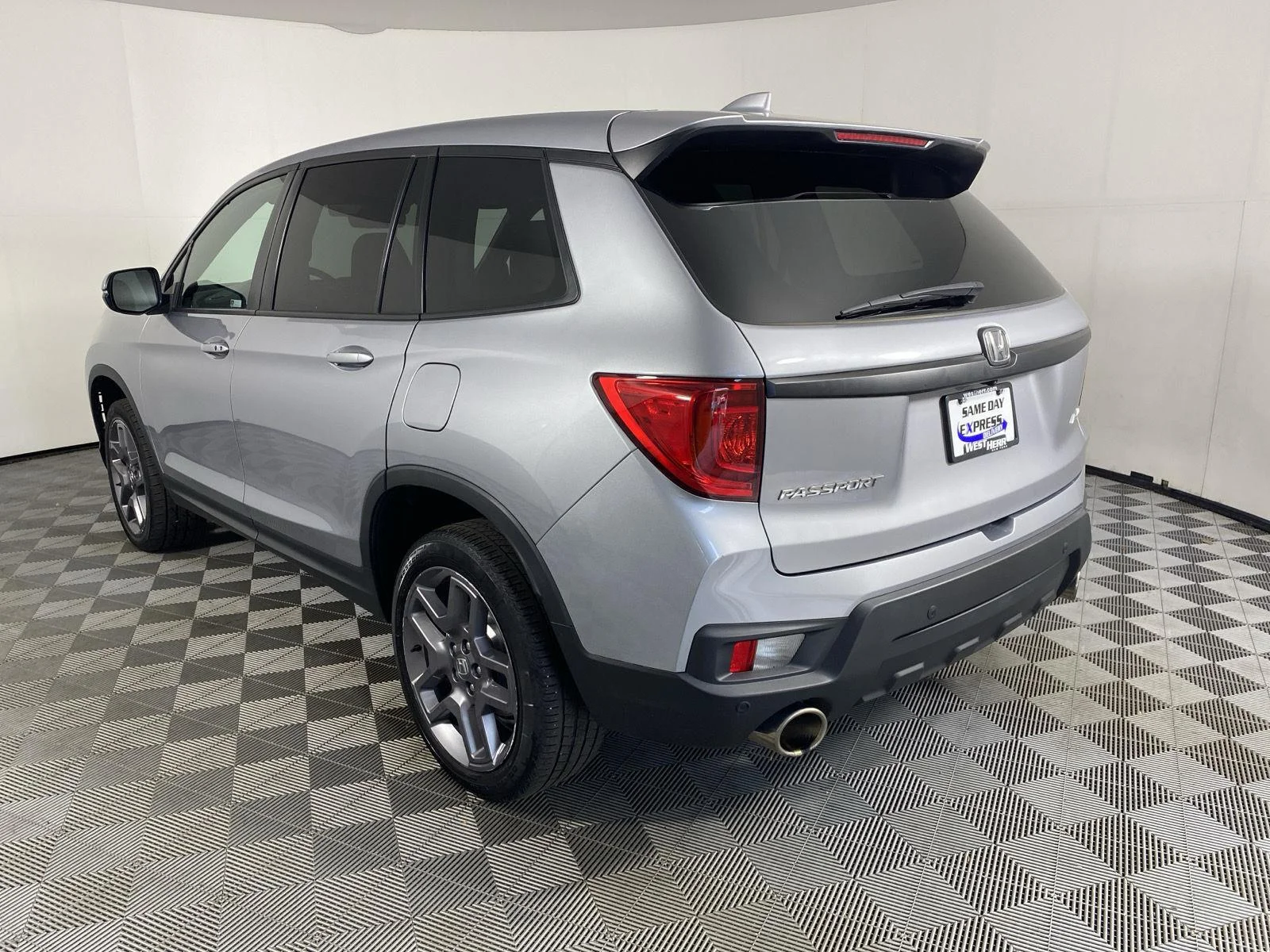 Used 2023 Lunar Silver Metallic Honda EX-L image 5