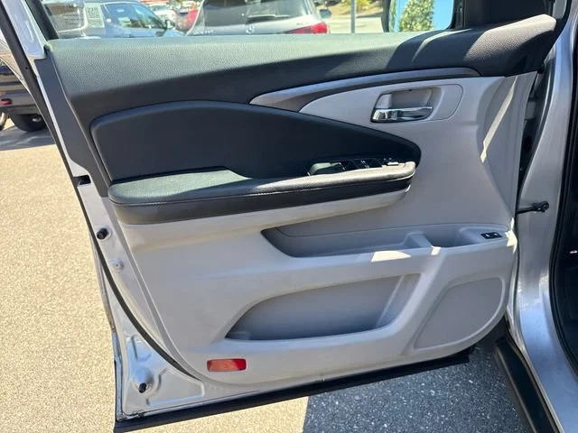 Used 2016 Lunar Silver Metallic Honda EX-L image 17