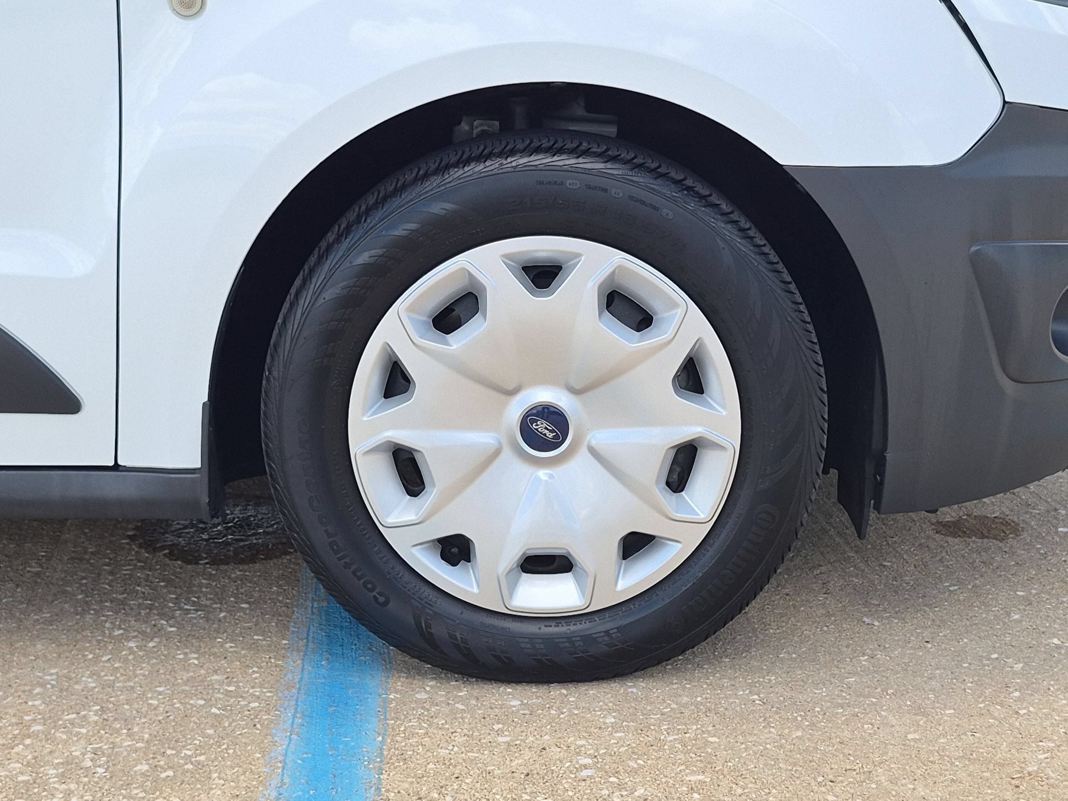 Used 2017 Frozen White Ford XL image 29