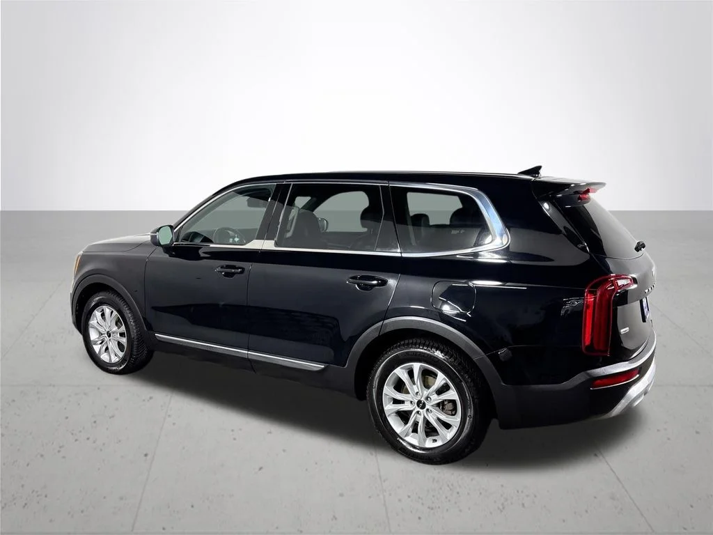 Used 2022 Black Kia LX image 8