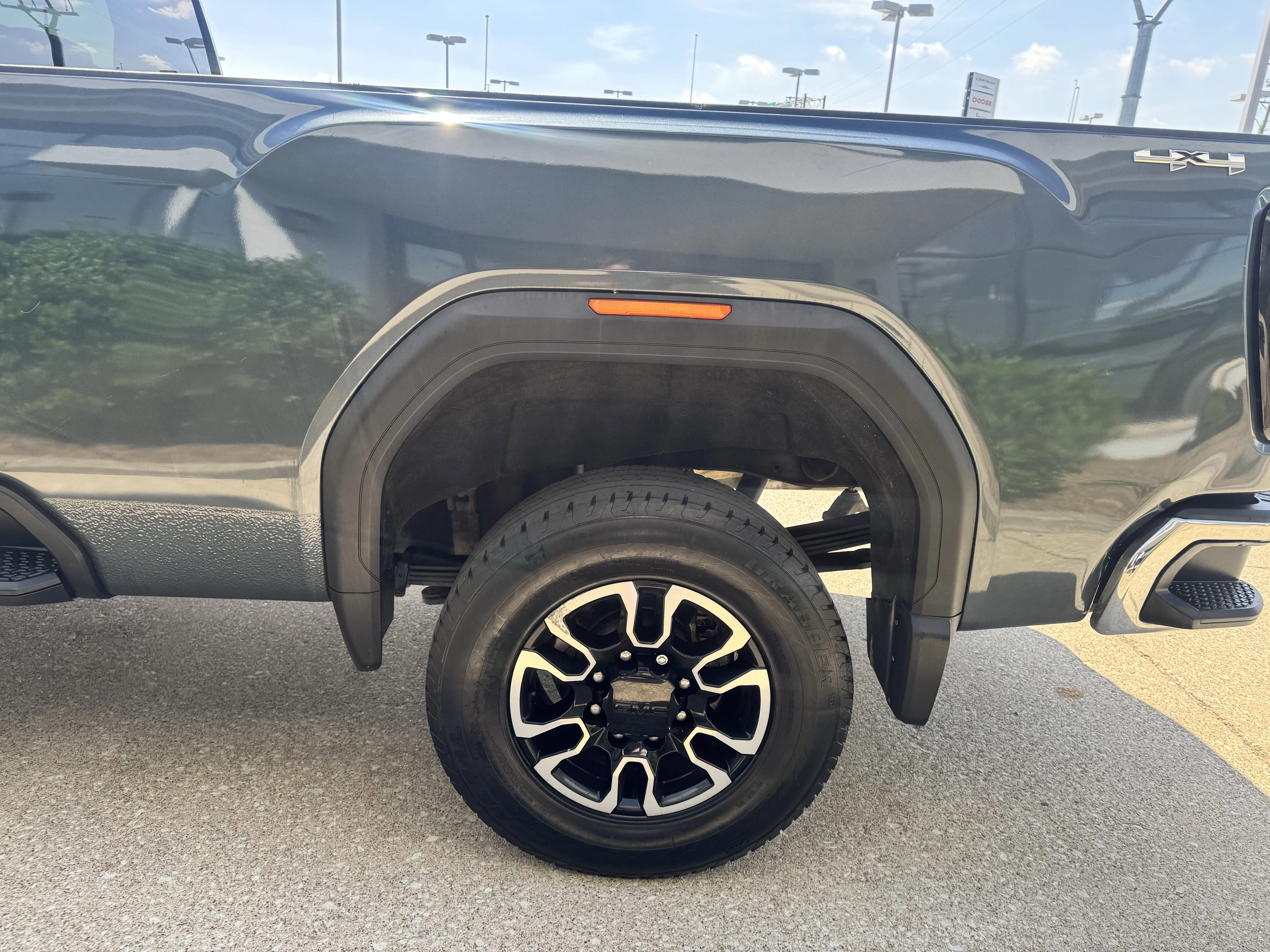 Used 2020 Dark Sky Metallic GMC SLE image 8