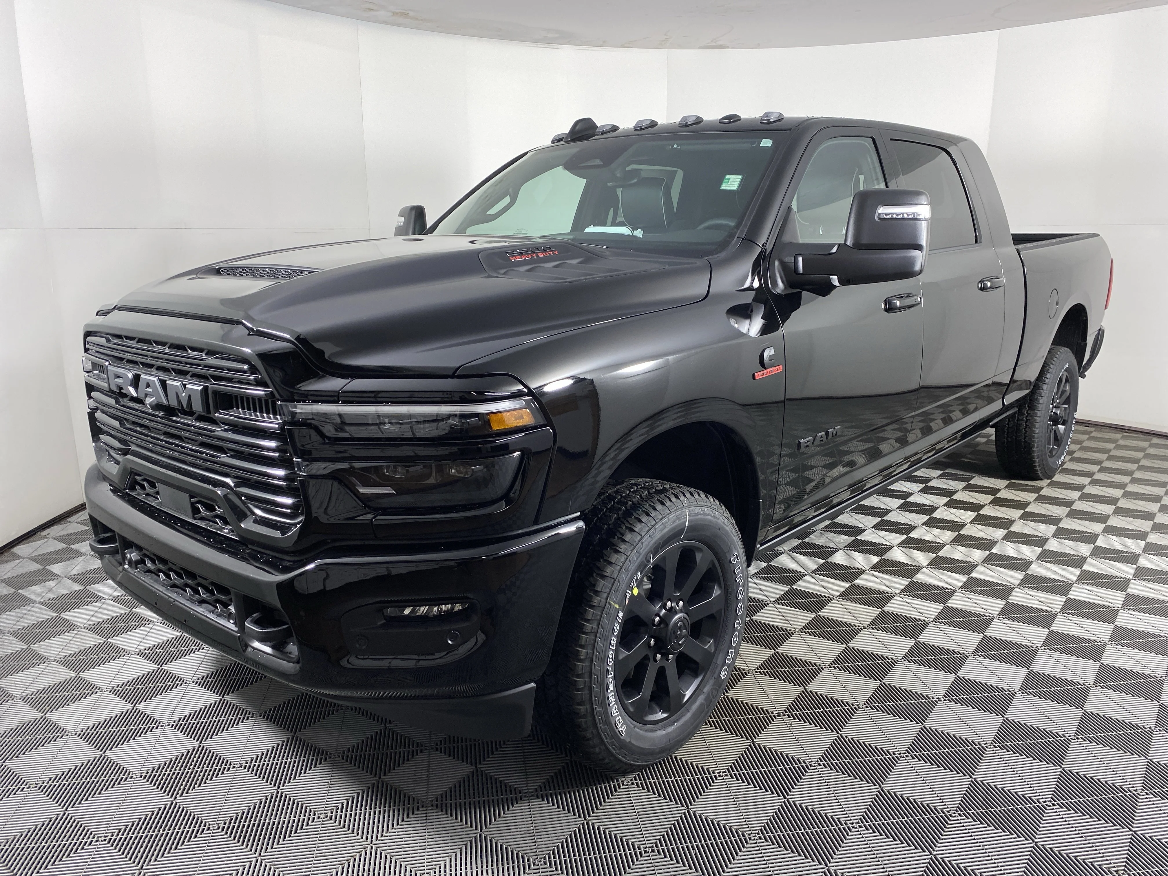 New 2026 Diamond Black Crystal Pearl-Coat Exterior Paint RAM Laramie image 11