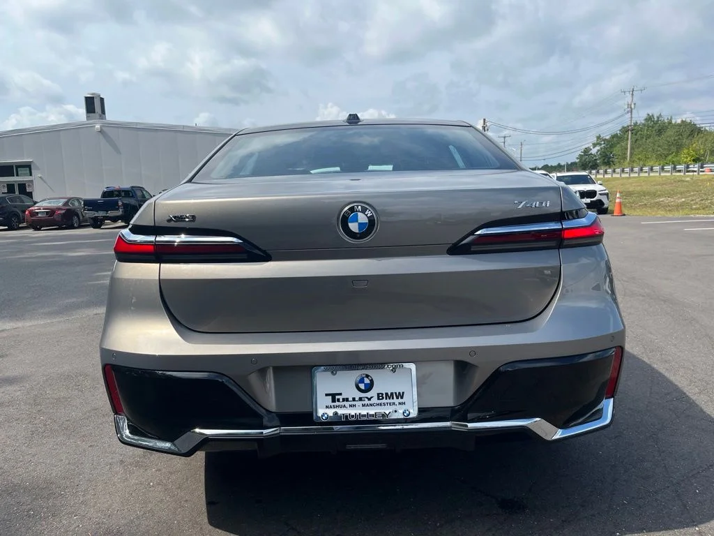 Used 2026 Oxide Grey Met BMW 740i xDrive image 6