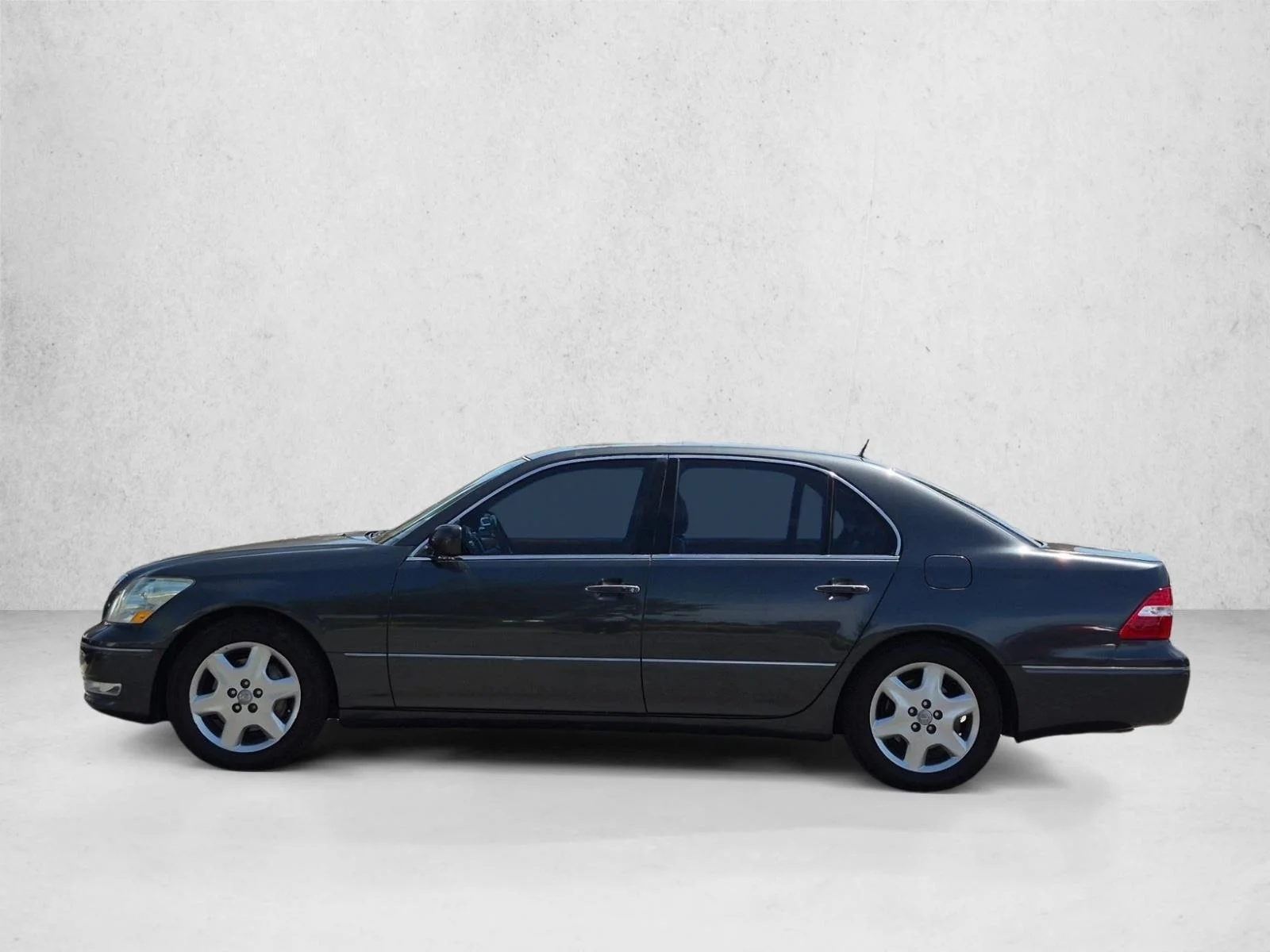 Used 2004 Silver/Gray Lexus  image 9