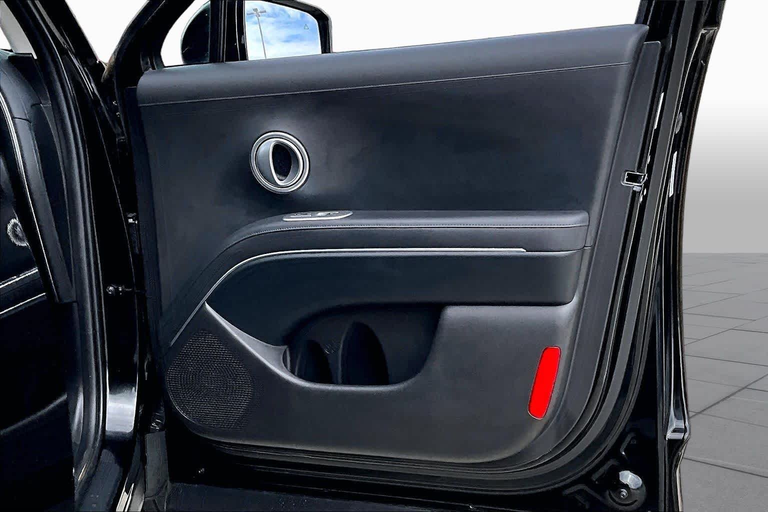 Used 2026 Abyss Black Pearl Hyundai SEL 7P image 23