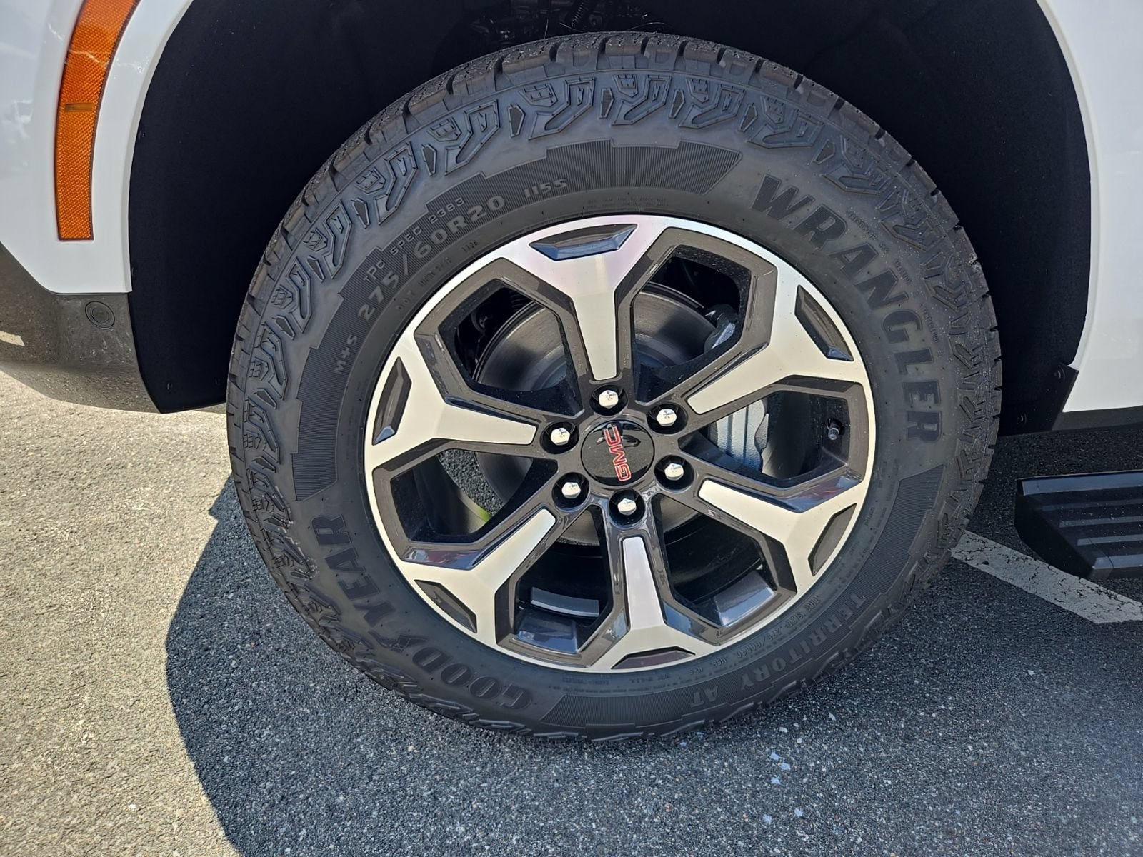 2026 GMC Yukon AT4 Ultimate - Photo 18