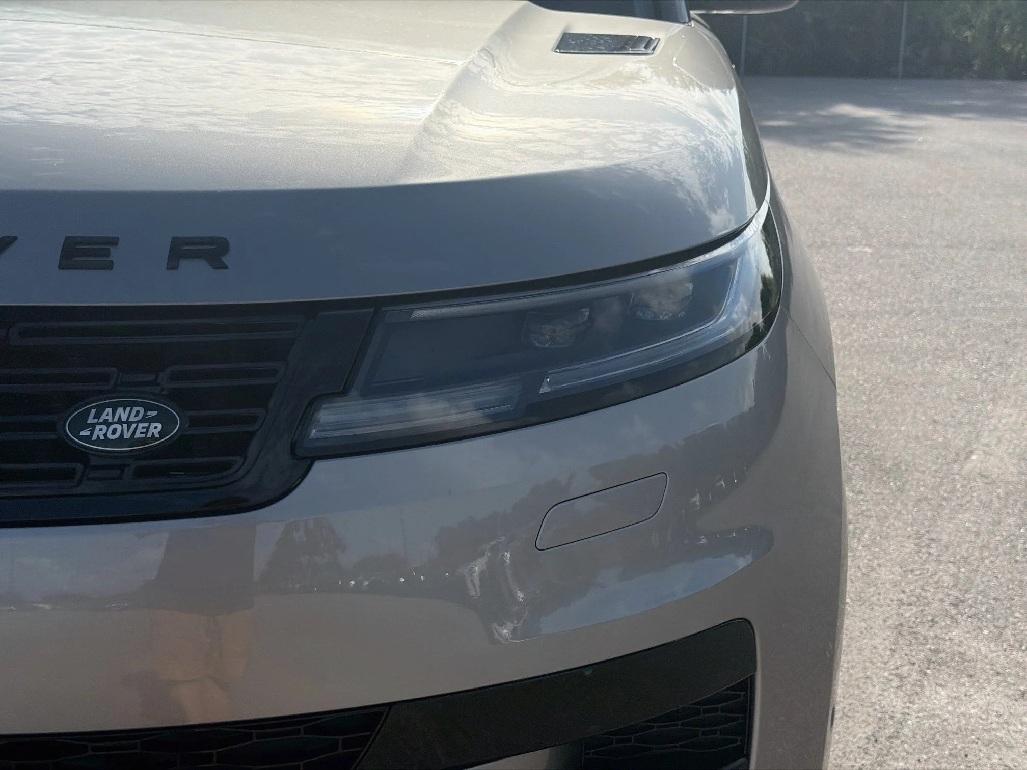 New 2026 Flux Silver Ultra Mettalic Gloss Land Rover Dynamic SE image 9