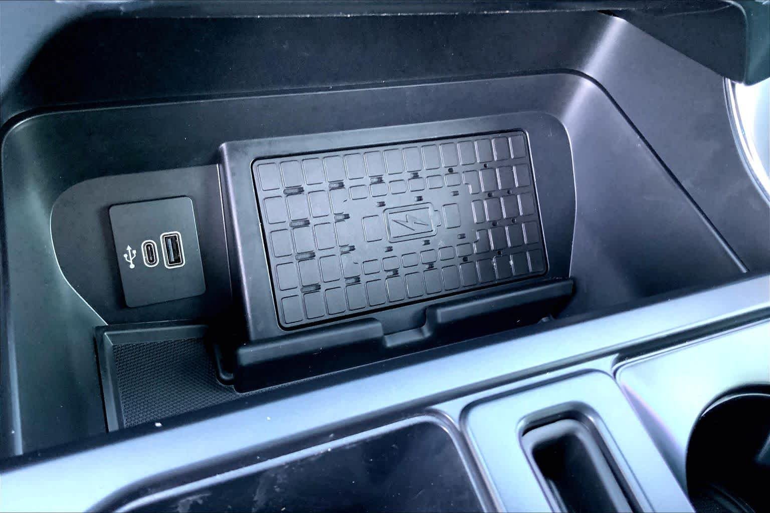 Used 2025 Agate Black Metallic Ford XLT image 29
