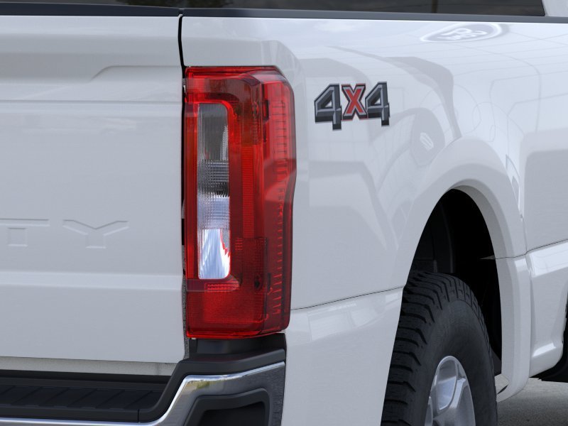 New 2026 Oxford White Ford XLT image 21