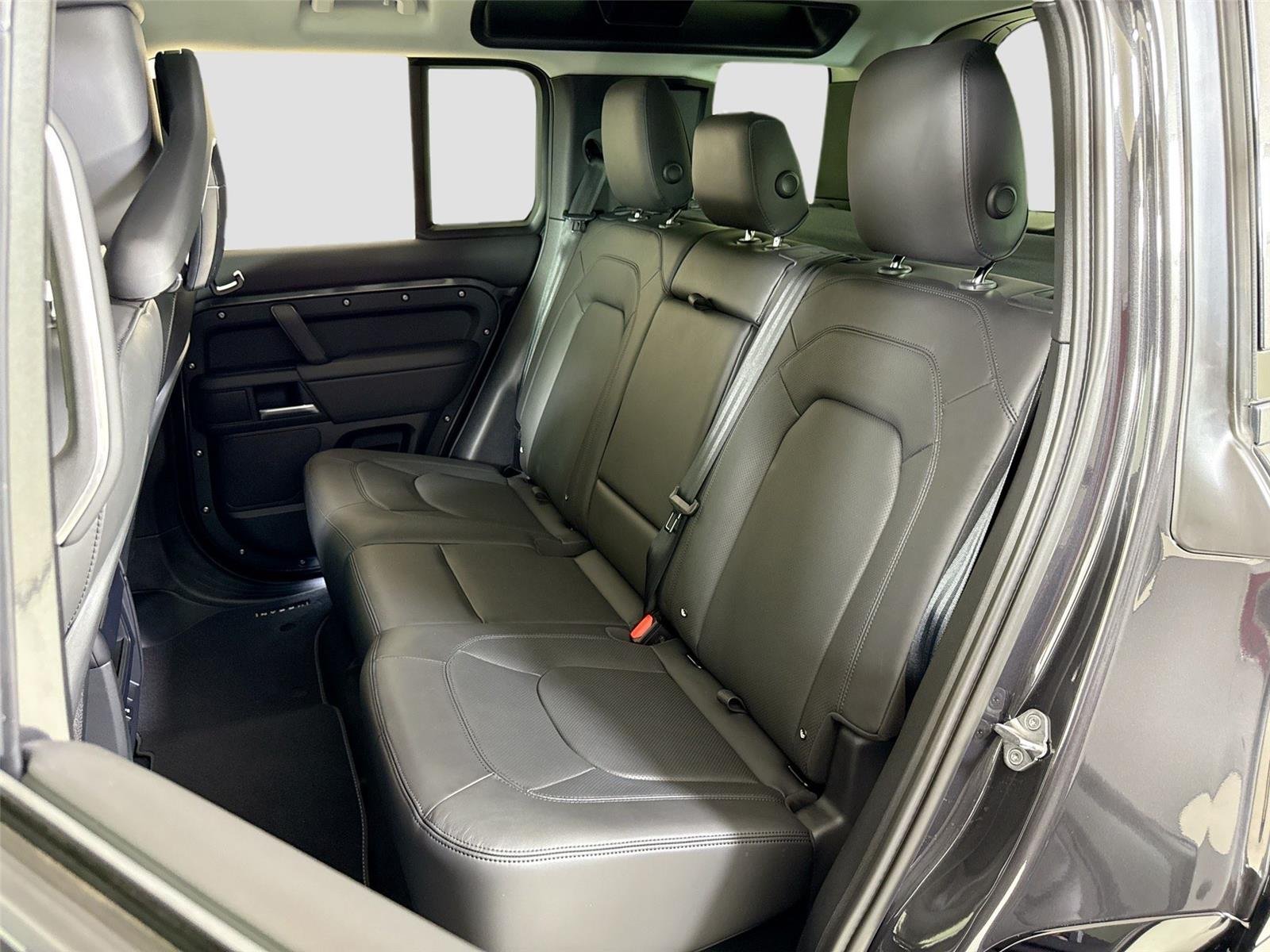 Used 2026 Carpathian Grey Premium Metallic Land Rover X-Dynamic SE | Urban Widetrack Build image 21