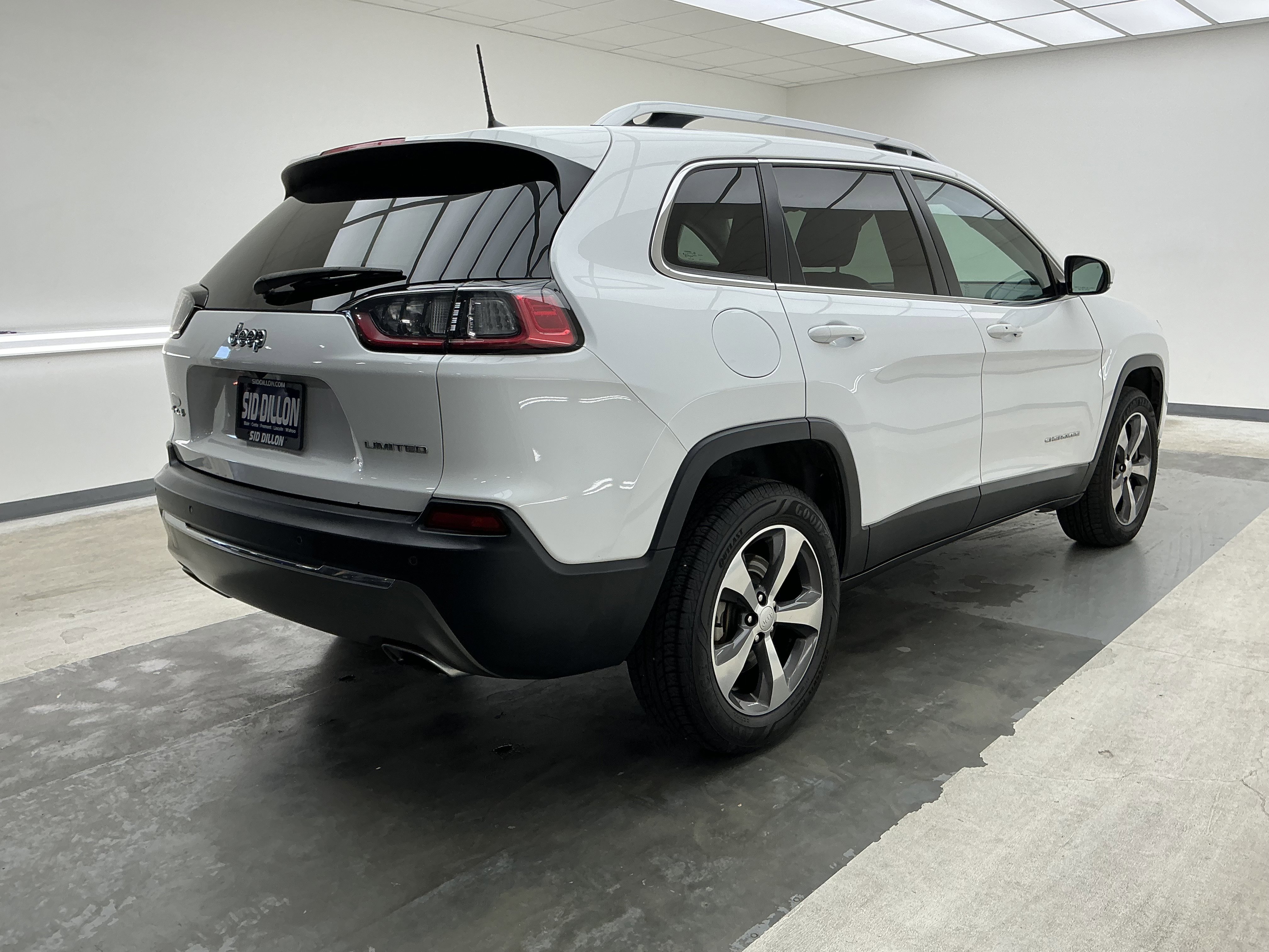 Used 2019 Bright White Clearcoat Jeep Limited image 4